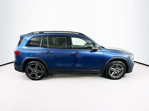 Used 2023 Mercedes-Benz GLB 250 4MATIC image 11