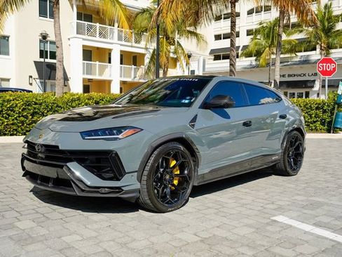 Used 2023 Lamborghini Urus Performante image 9