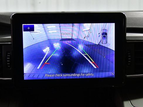 Used 2022 Ford Explorer XLT w/ Equipment Group 202A image 25