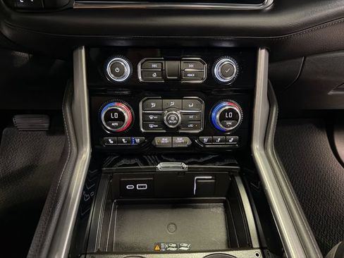 Used 2023 GMC Yukon XL Denali AWD/4WD image 23
