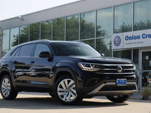 Used 2023 Volkswagen Atlas Cross Sport SE FWD image 1
