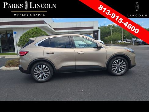 Used 2020 Ford Escape Titanium FWD image 3