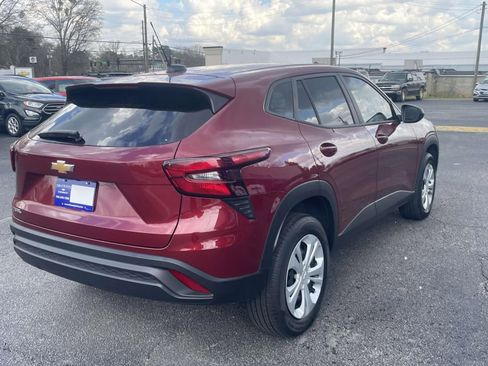 Used 2025 Chevrolet Trax LS image 3