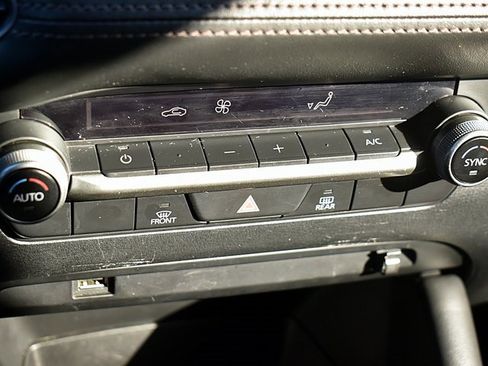 Used 2021 MAZDA MAZDA3 s image 35