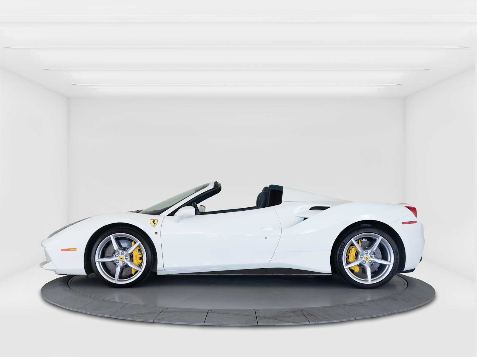 Used 2017 Ferrari 488 Spider RWD image 2
