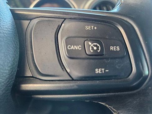 Used 2021 Jeep Gladiator Willys image 13