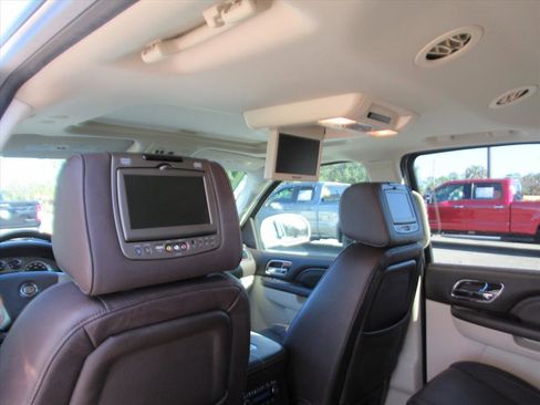 Used 2013 Cadillac Escalade Platinum image 30