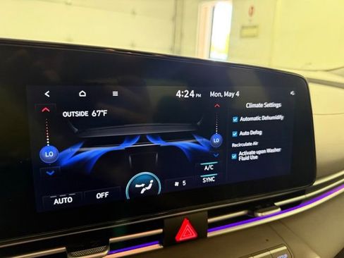 Used 2025 Hyundai Elantra SEL FWD image 16