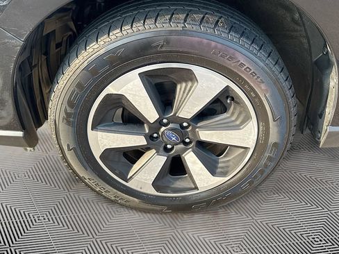 Used 2017 Subaru Forester 2.5i Premium AWD/4WD image 32