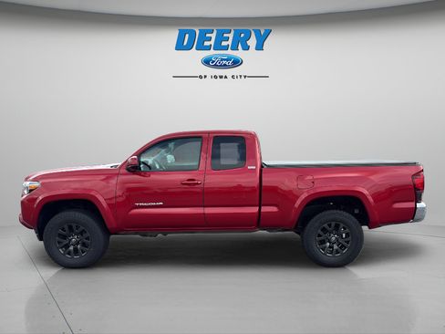 Used 2021 Toyota Tacoma SR5 AWD/4WD image 2