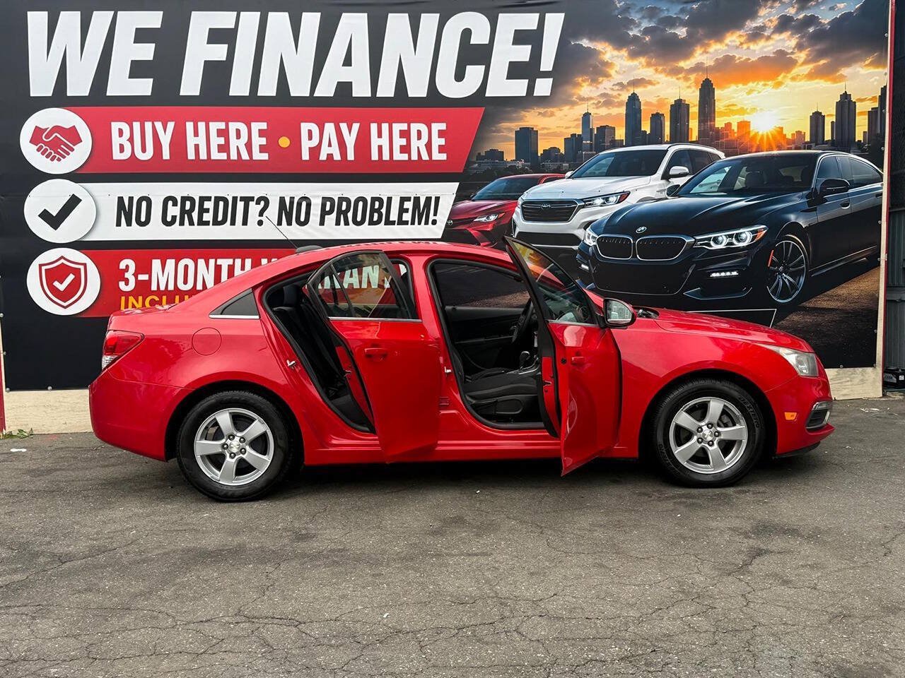 Used 2015 Chevrolet Cruze LT w/ Technology Package FWD image 4
