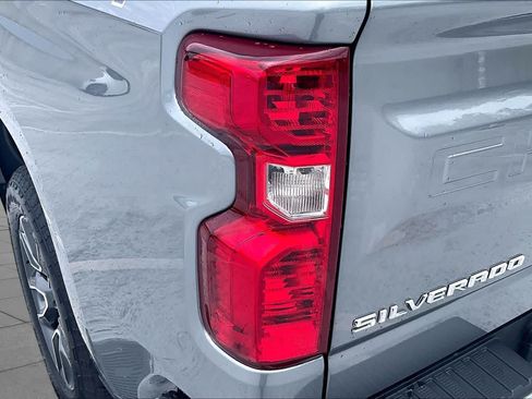 Used 2023 Chevrolet Silverado 1500 LT AWD/4WD image 29