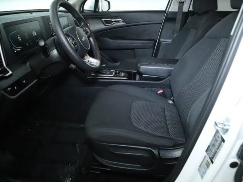 Used 2025 Kia Sportage LX FWD image 18