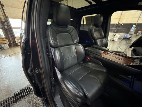 Used 2021 Lincoln Navigator Reserve image 27