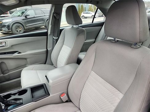 Used 2017 Toyota Camry LE image 21