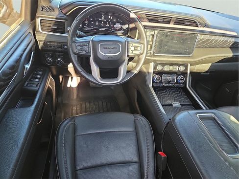 Used 2023 GMC Yukon XL Denali image 9