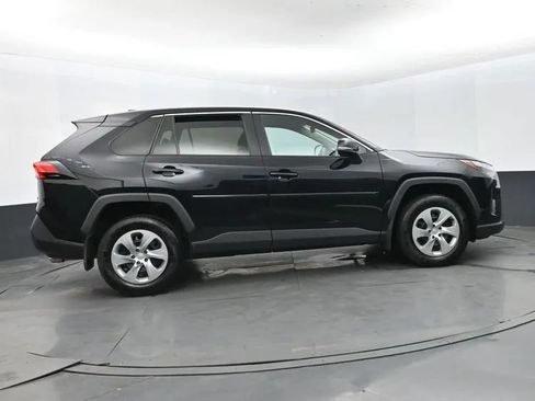 Used 2023 Toyota RAV4 LE AWD/4WD image 4