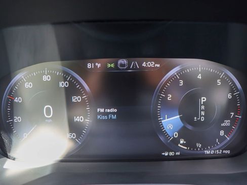 Used 2021 Volvo XC60 T6 Momentum w/ Premium Package image 32