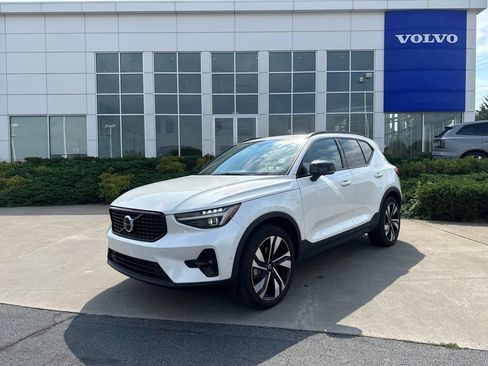 Certified 2024 Volvo XC40 B5 Ultimate w/ Protection Package Premier AWD/4WD image 30