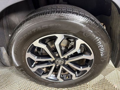 Used 2024 Toyota Corolla Cross SE image 19