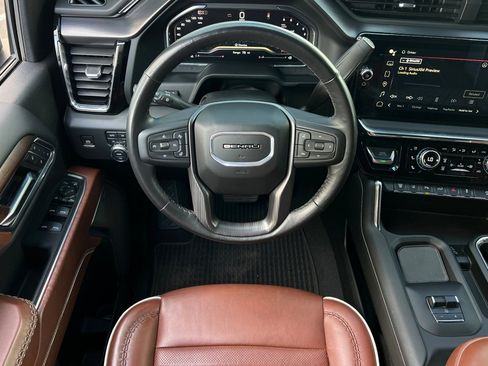 Used 2024 GMC Sierra 2500 Denali Ultimate AWD/4WD image 18