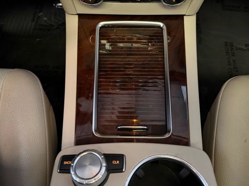 Used 2013 Mercedes-Benz GLK 350 4MATIC image 25
