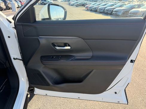 Used 2025 Nissan Kicks SR image 23