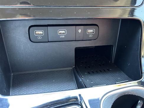 Used 2022 Kia Carnival SX image 24