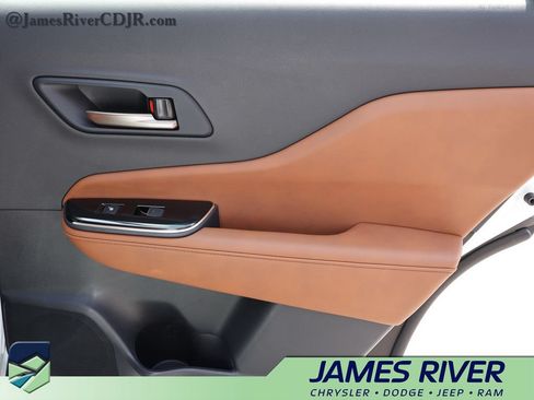 Used 2025 Toyota Crown Signia AWD/4WD image 10