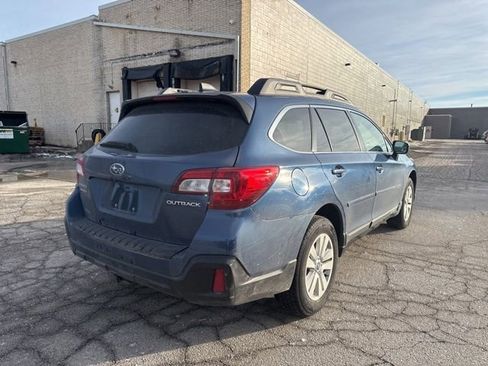 Used 2019 Subaru Outback 2.5i Premium image 3
