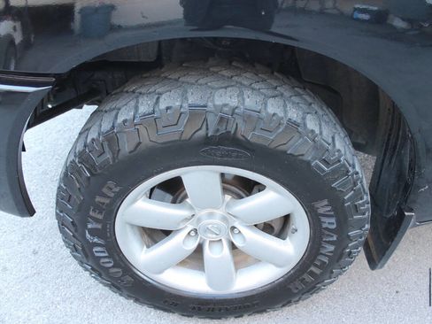 Used 2010 Nissan Titan SE RWD image 10