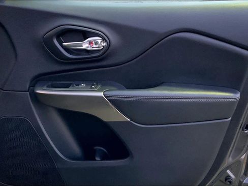 Used 2020 Jeep Cherokee Latitude Lux w/ Comfort/Convenience Group image 21