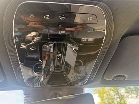 Used 2025 Mercedes-Benz GLC 300 4MATIC image 36