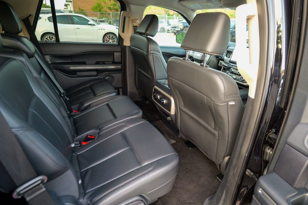 Used 2023 Ford Expedition XLT AWD/4WD image 29