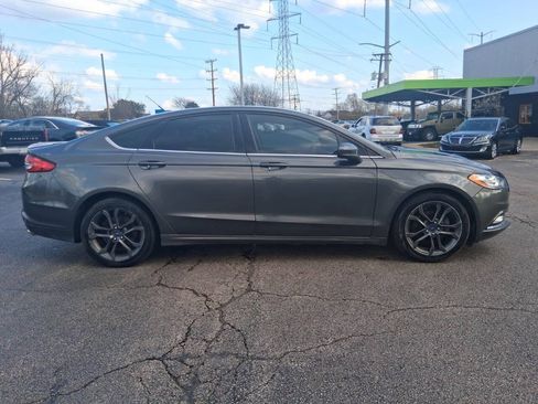 Used 2018 Ford Fusion SE w/ Equipment Group 201A FWD image 3
