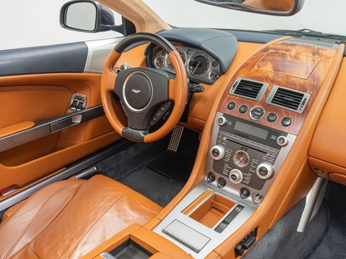 Used 2011 Aston Martin DB9 Volante RWD image 29