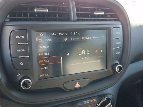 Used 2025 Kia Soul LX w/ LX Technology Package image 16