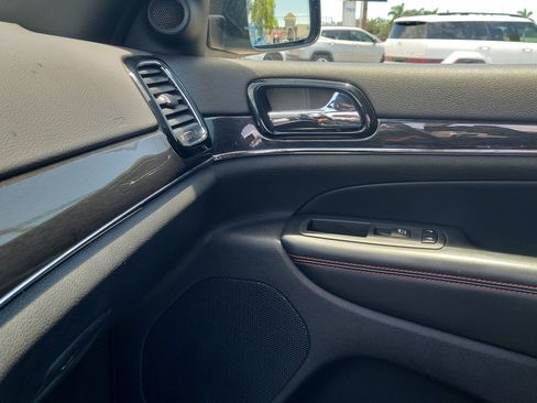Used 2020 Jeep Grand Cherokee Trailhawk w/ Premium Lighting Group AWD/4WD image 30