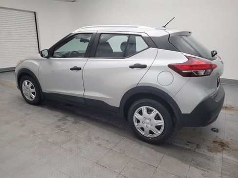 Used 2018 Nissan Kicks S image 3