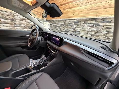 Used 2024 Buick Encore GX Preferred w/ Comfort Package AWD/4WD image 16