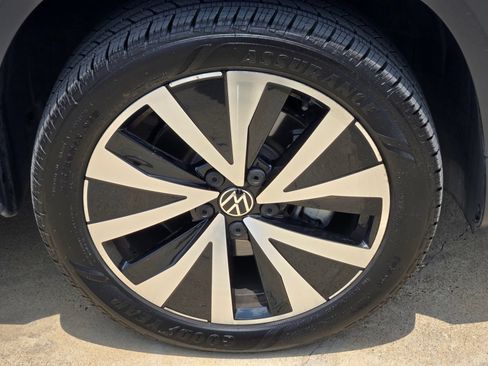 Used 2023 Volkswagen Taos SE FWD image 7