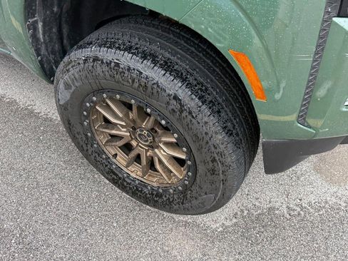 Used 2022 Nissan Frontier SV AWD/4WD image 5