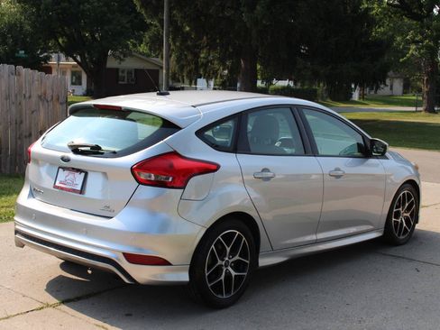Used 2015 Ford Focus SE w/ SE Sport Package FWD image 10