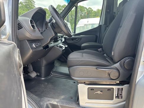 Used 2025 Mercedes-Benz Sprinter 2500 image 46