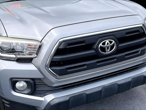 Used 2017 Toyota Tacoma SR5 w/ Tow Package image 29