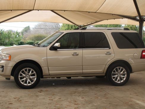 Used 2017 Ford Expedition Limited w/ Equipment Group 301A image 6