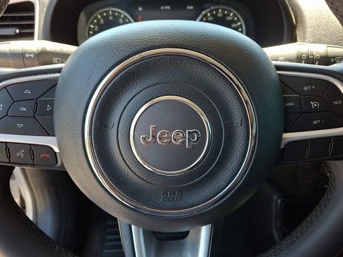 Used 2021 Jeep Renegade Latitude FWD image 20