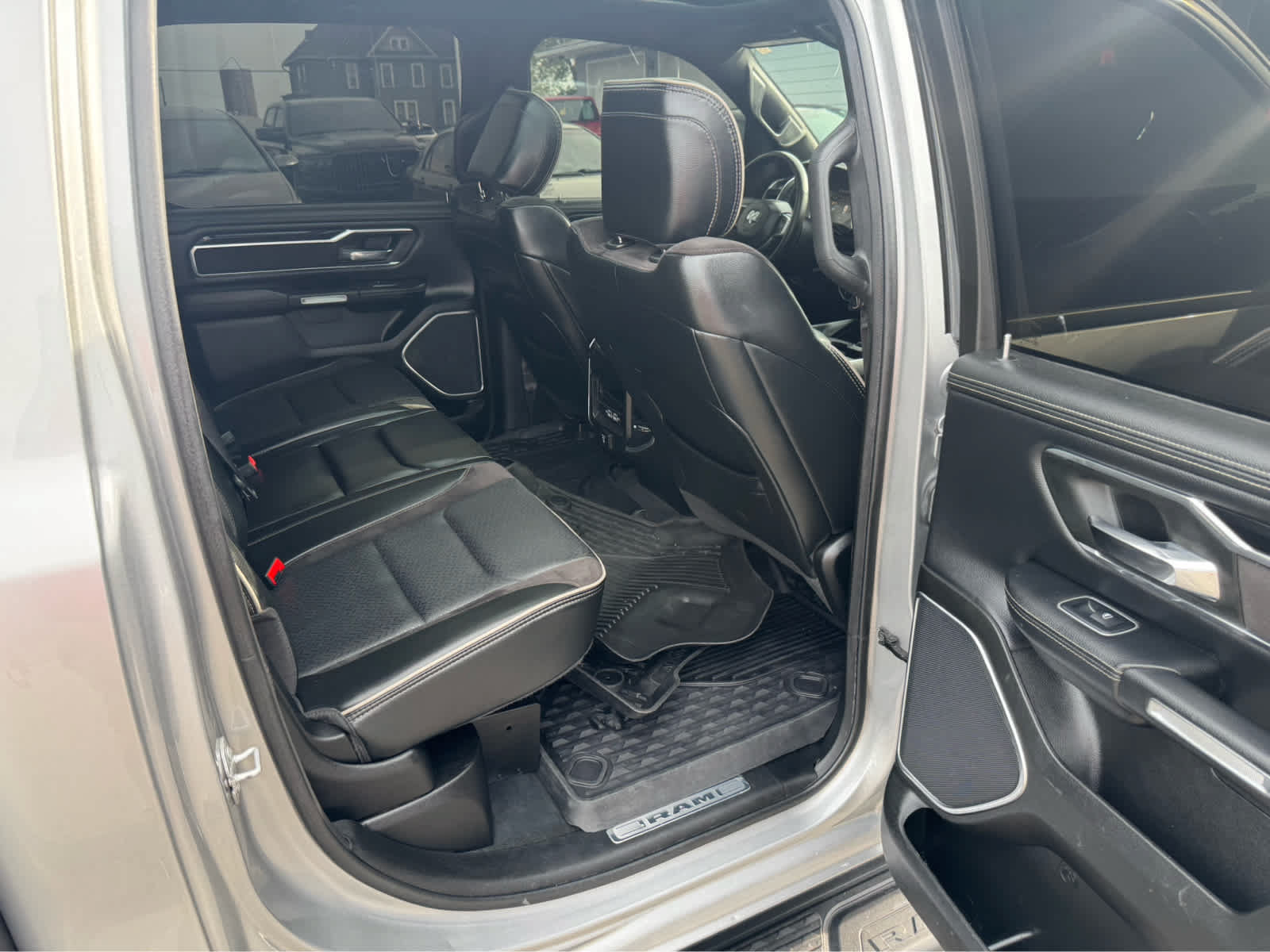 Used 2022 RAM 1500 Laramie AWD/4WD image 21