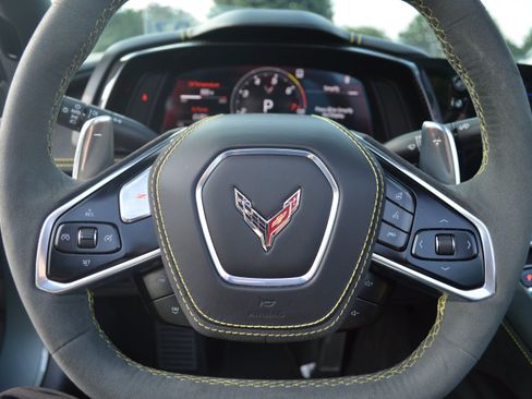Used 2023 Chevrolet Corvette Stingray Premium Conv w/ Z51 Performance Package RWD image 16