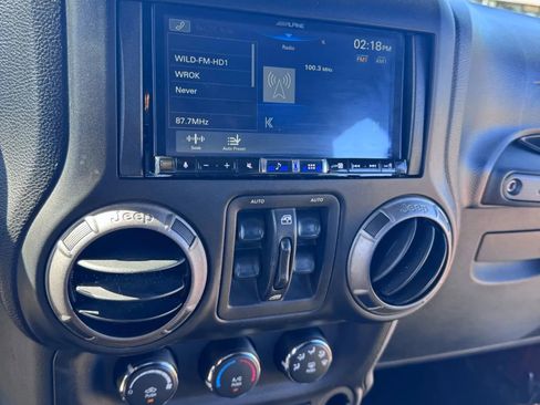 Used 2012 Jeep Wrangler Unlimited Sport image 13